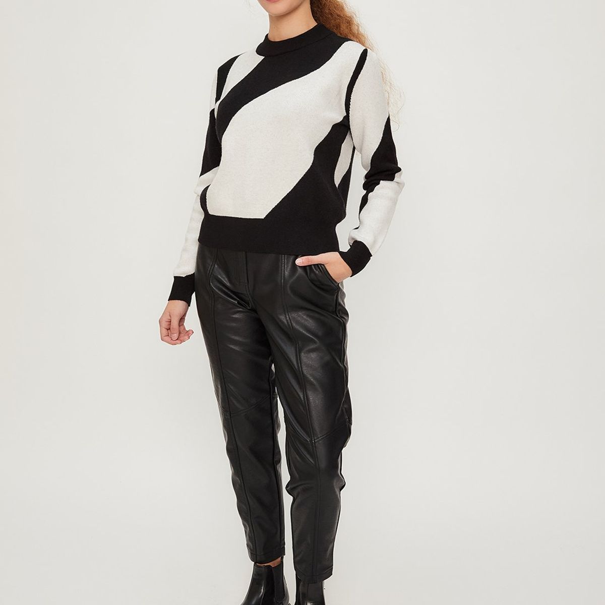 IO - Sweater Negro Mujer Io