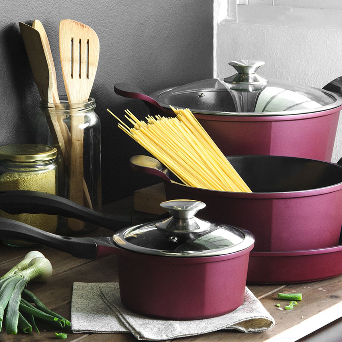 KITCHENWARE - BATERIA DE COCINA 9 PIEZAS BERRIES ALUMINIO FUNDIDO