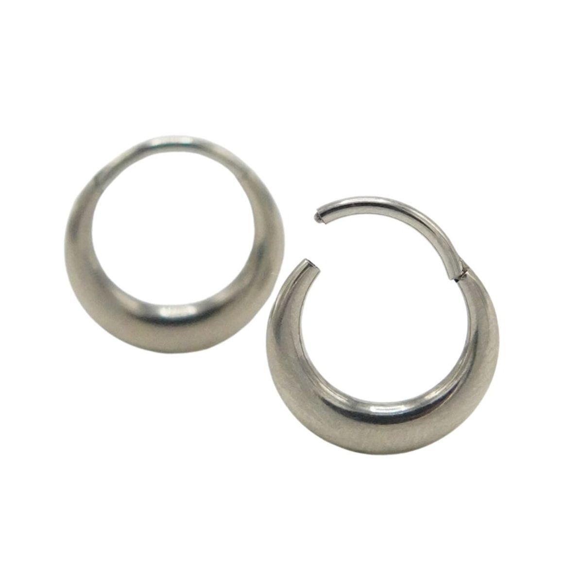 ELBAULDEJUMA - Argollas Huggies clicker 16G chunky titanio astm f136 plateadas