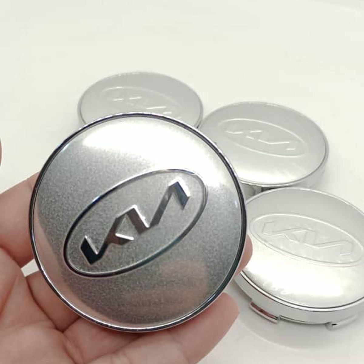 GENERICO - Set X4 Tapas centro Llantas autos 56mm Kia plata logo ovalo