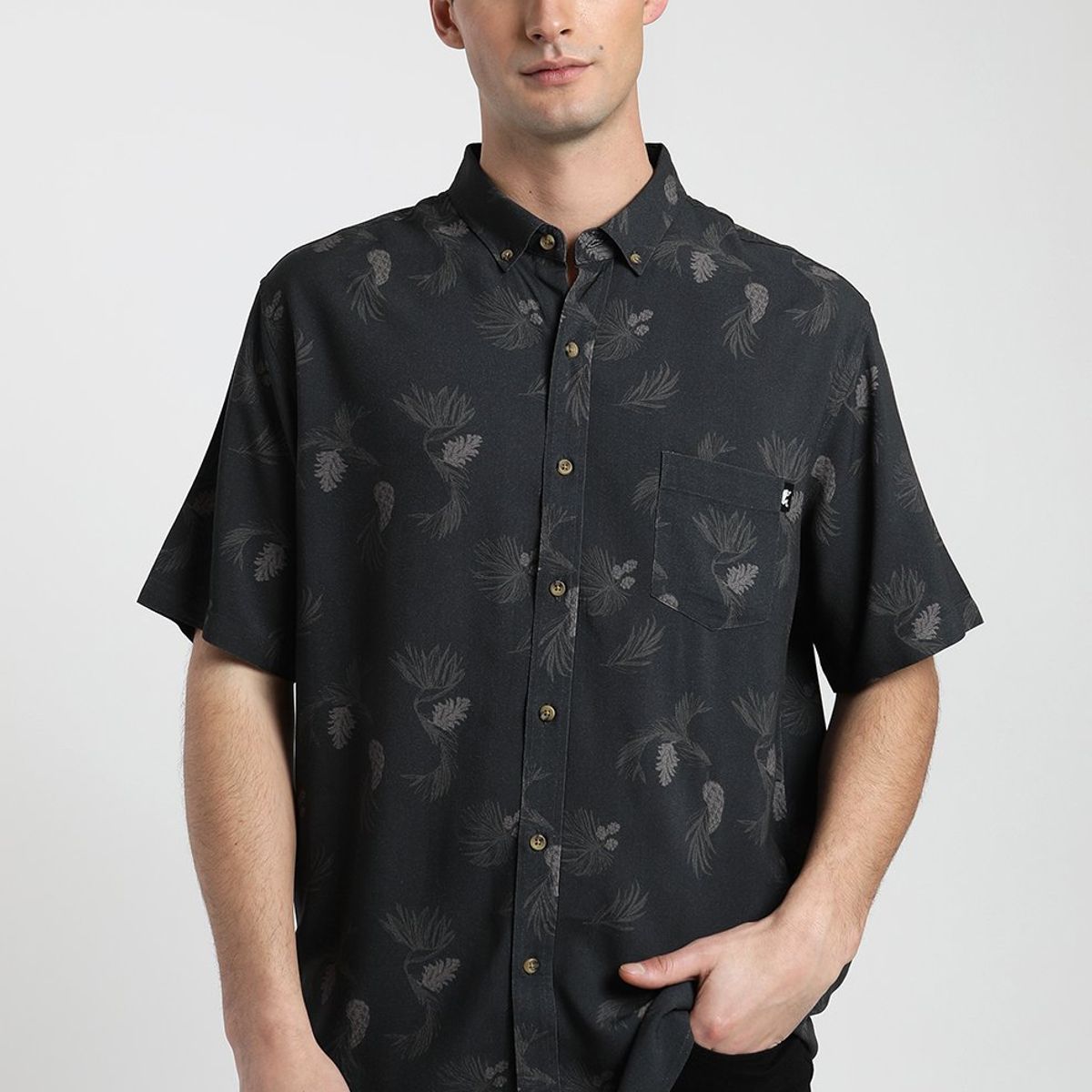 FROENS - Camisa manga corta Viscosa Piñas negro.