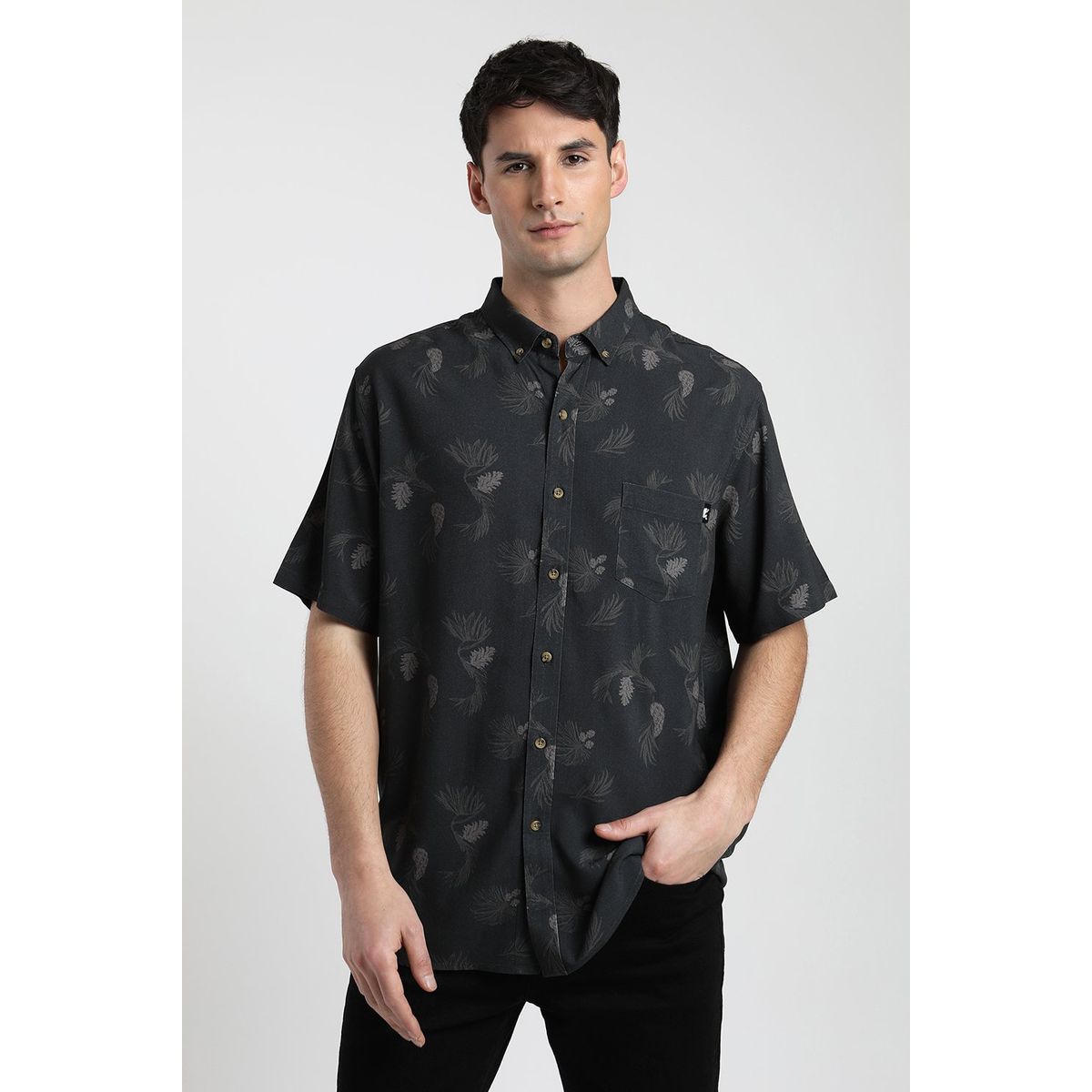 FROENS - Camisa manga corta Viscosa Piñas negro.