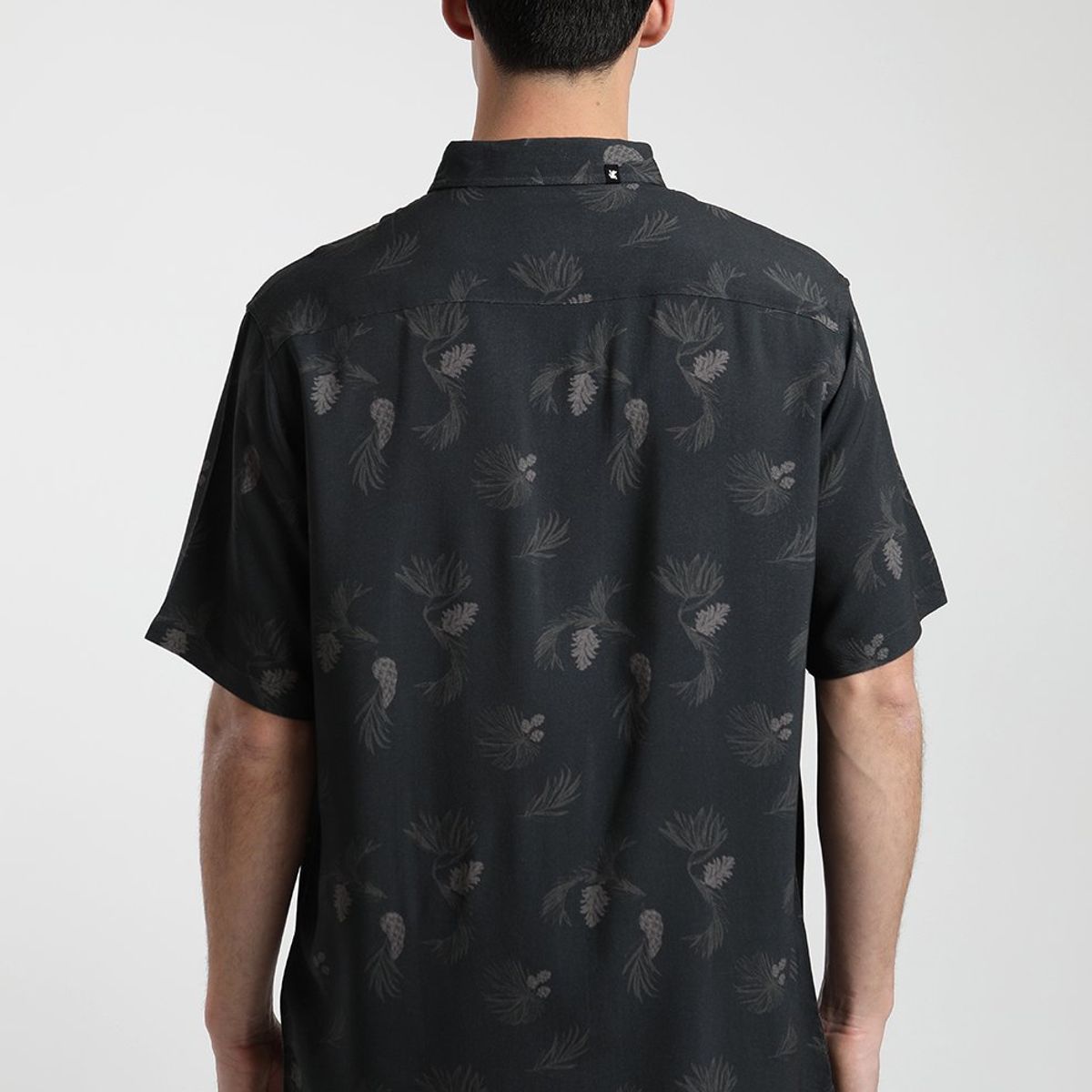 FROENS - Camisa manga corta Viscosa Piñas negro.