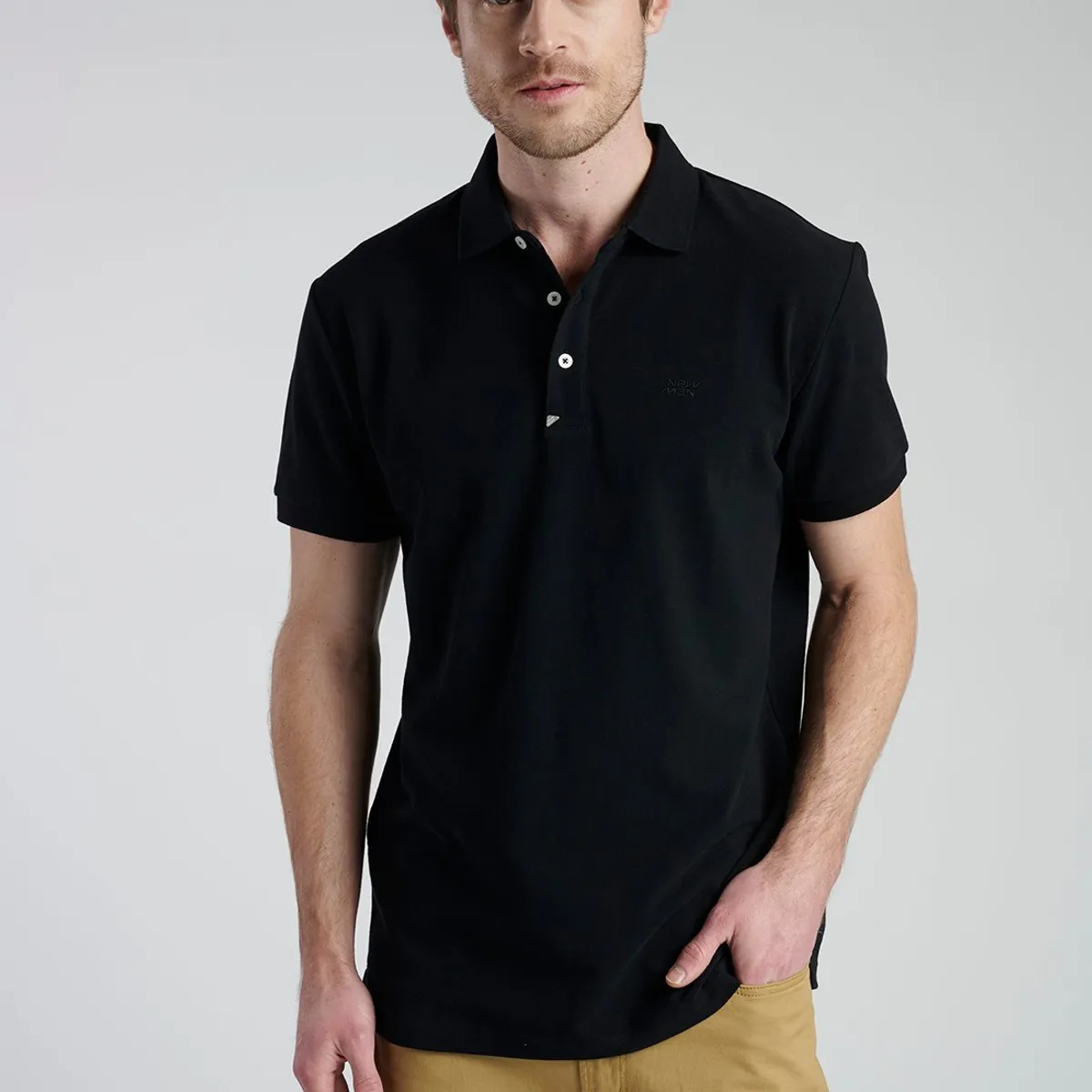 NEW MAN - Polera Polo NM Comillas Negro New Man