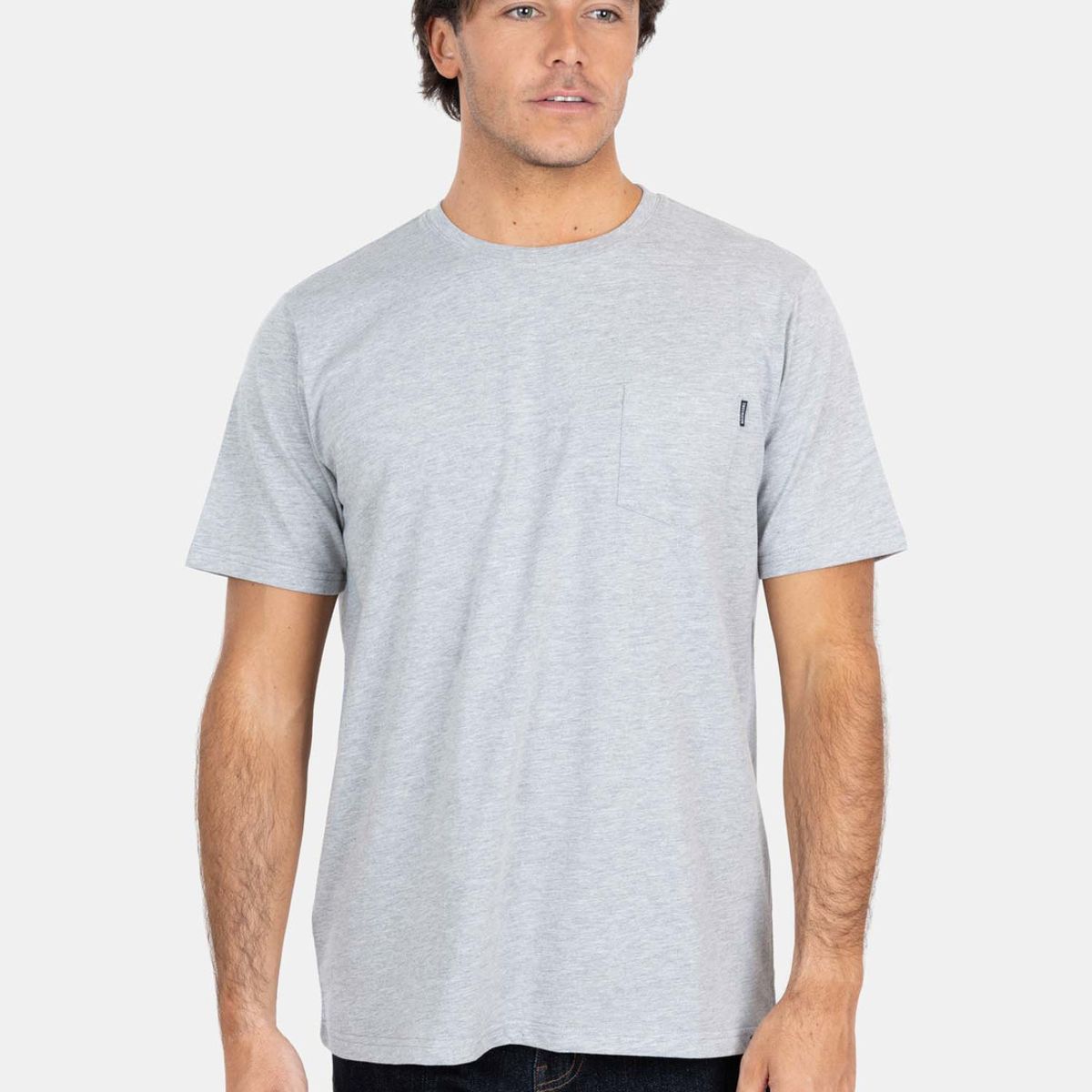 MAUI AND SONS - Polera MC Pocket Labels Gris Hombre Maui And Sons