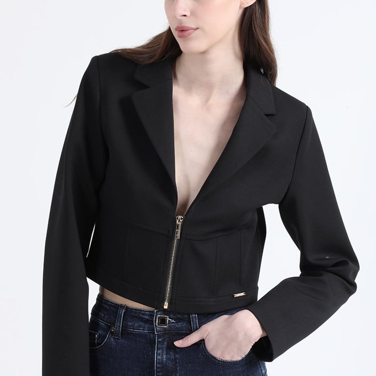 LIOLA - Blazer Cropped, Cortes Corse, Negro Liola