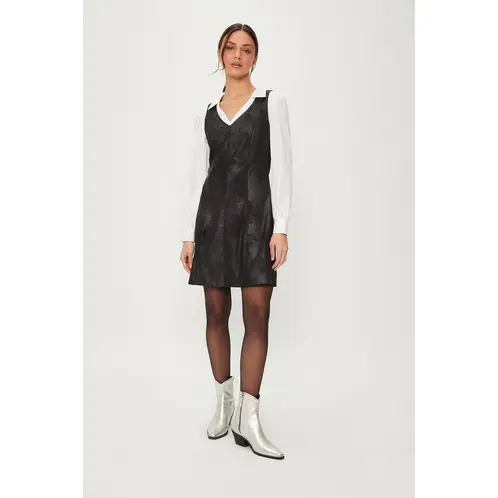IO - Vestido Liso Negro