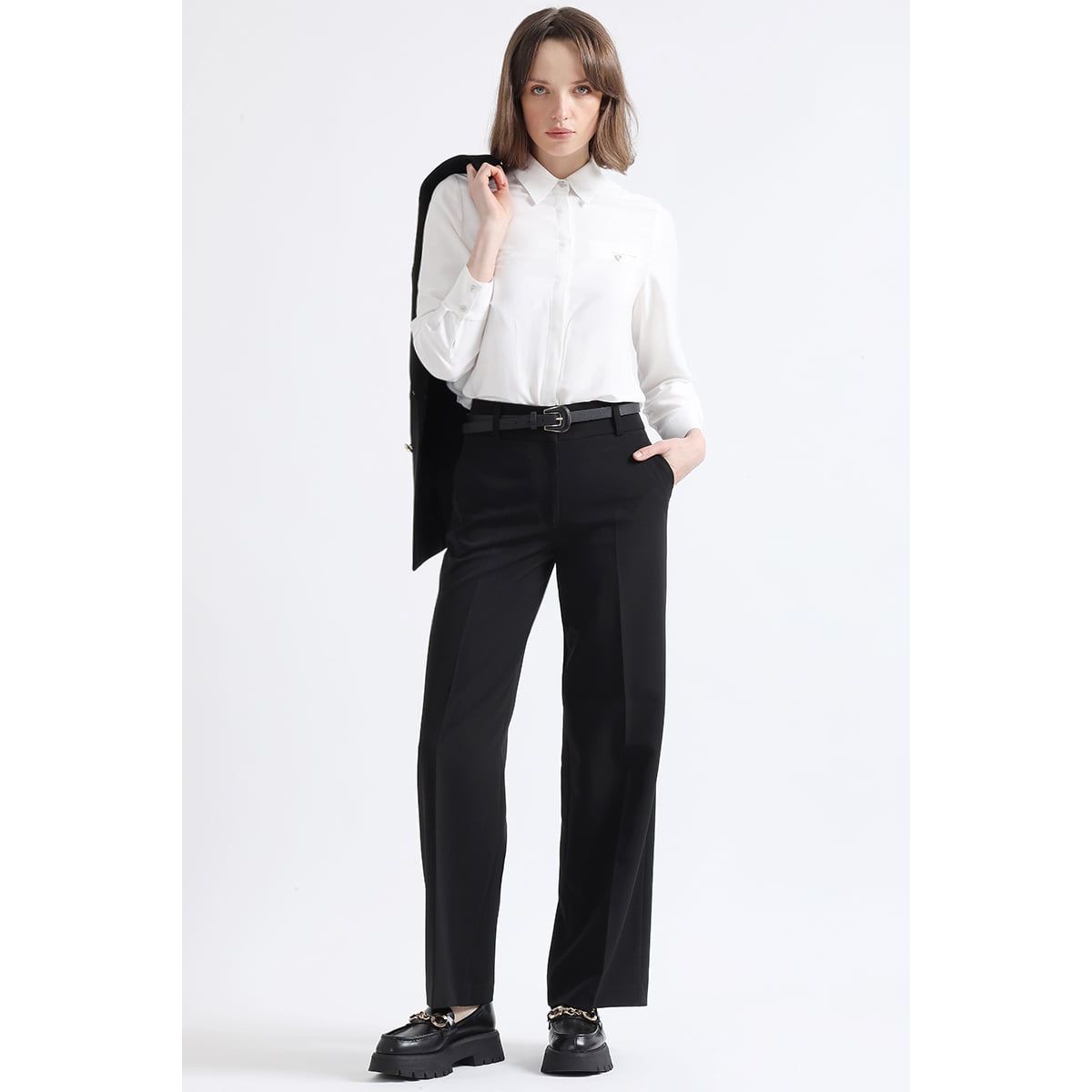 LIOLA - Pantalon Recto, Tiro Alto, Negro Liola