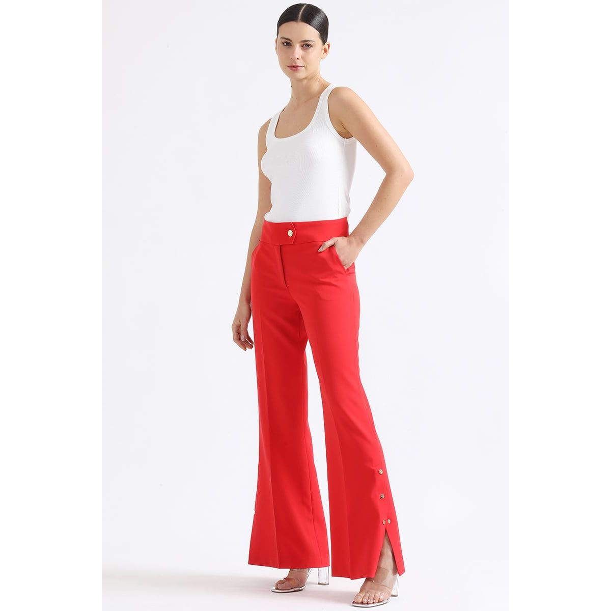 LIOLA - Pantalon Flare Tiro Alto Con Broches, Rojo Liola