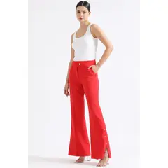 LIOLA - Pantalon Flare Tiro Alto Con Broches, Rojo