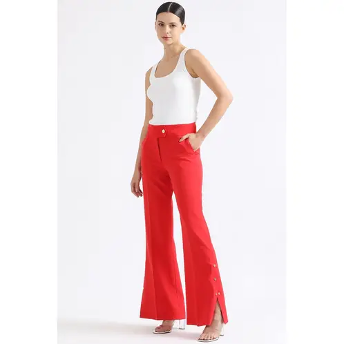 LIOLA - Pantalon Flare Tiro Alto Con Broches, Rojo