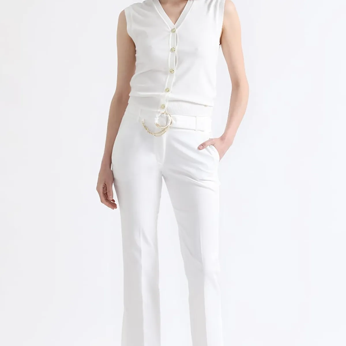 LIOLA - Pantalon Flare, Tiro Medio, Con Cinturon, Crudo Liola