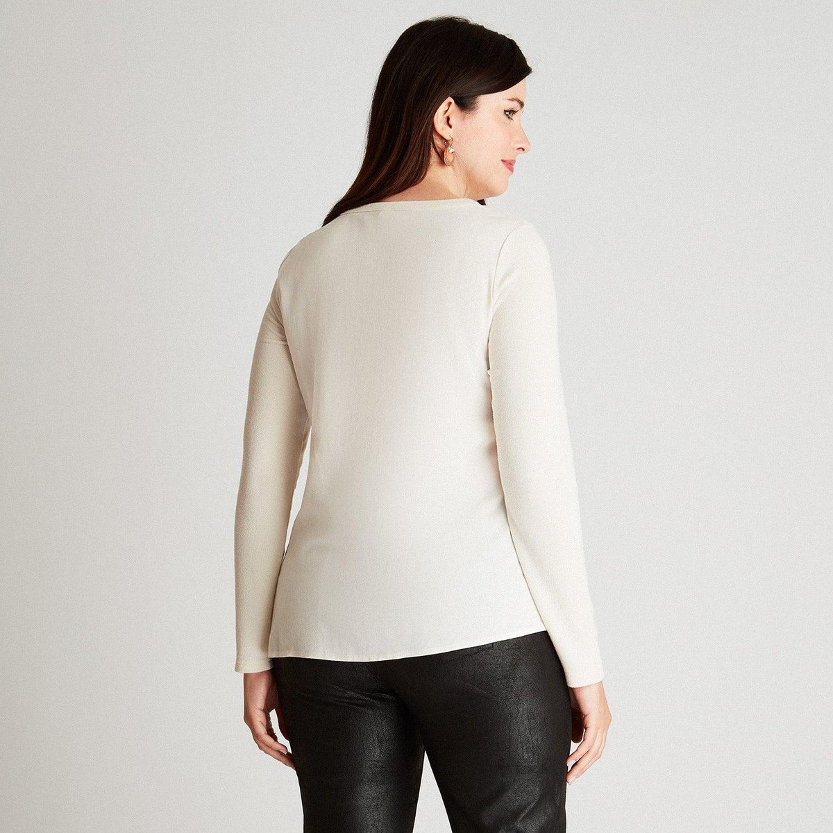 CURVI - Polera Camant Crudo Manga Larga Cuello Redondo