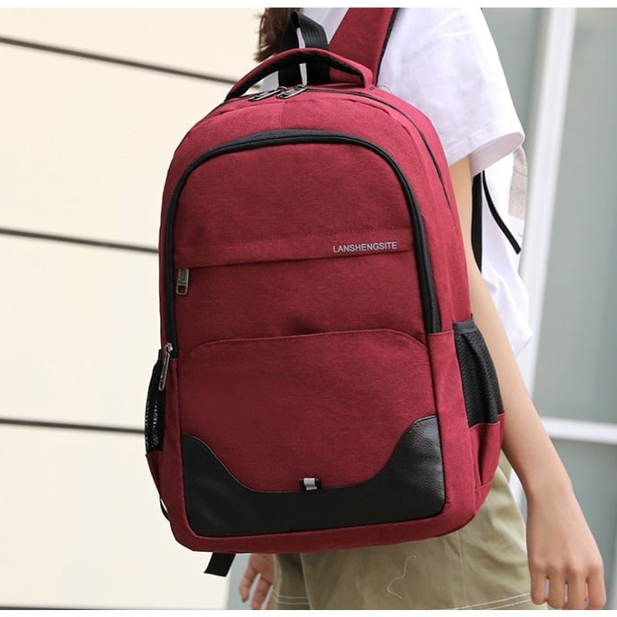 STARTECHOFFICE - Mochila Multifuncional Laptop impermeable con puerto USB 35 Litros