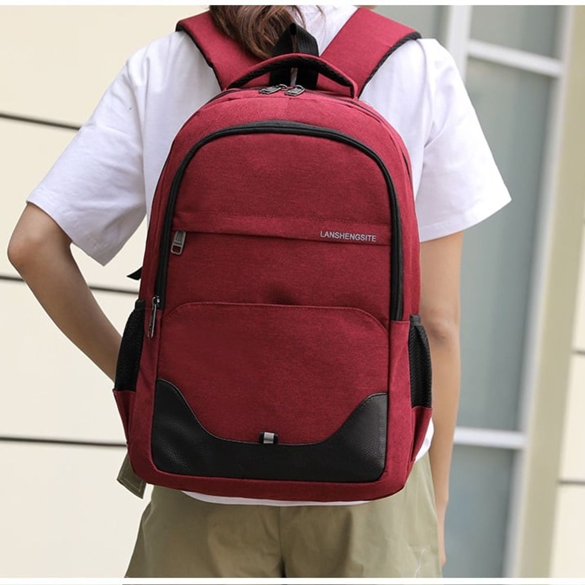 STARTECHOFFICE - Mochila Multifuncional Laptop impermeable con puerto USB 35 Litros