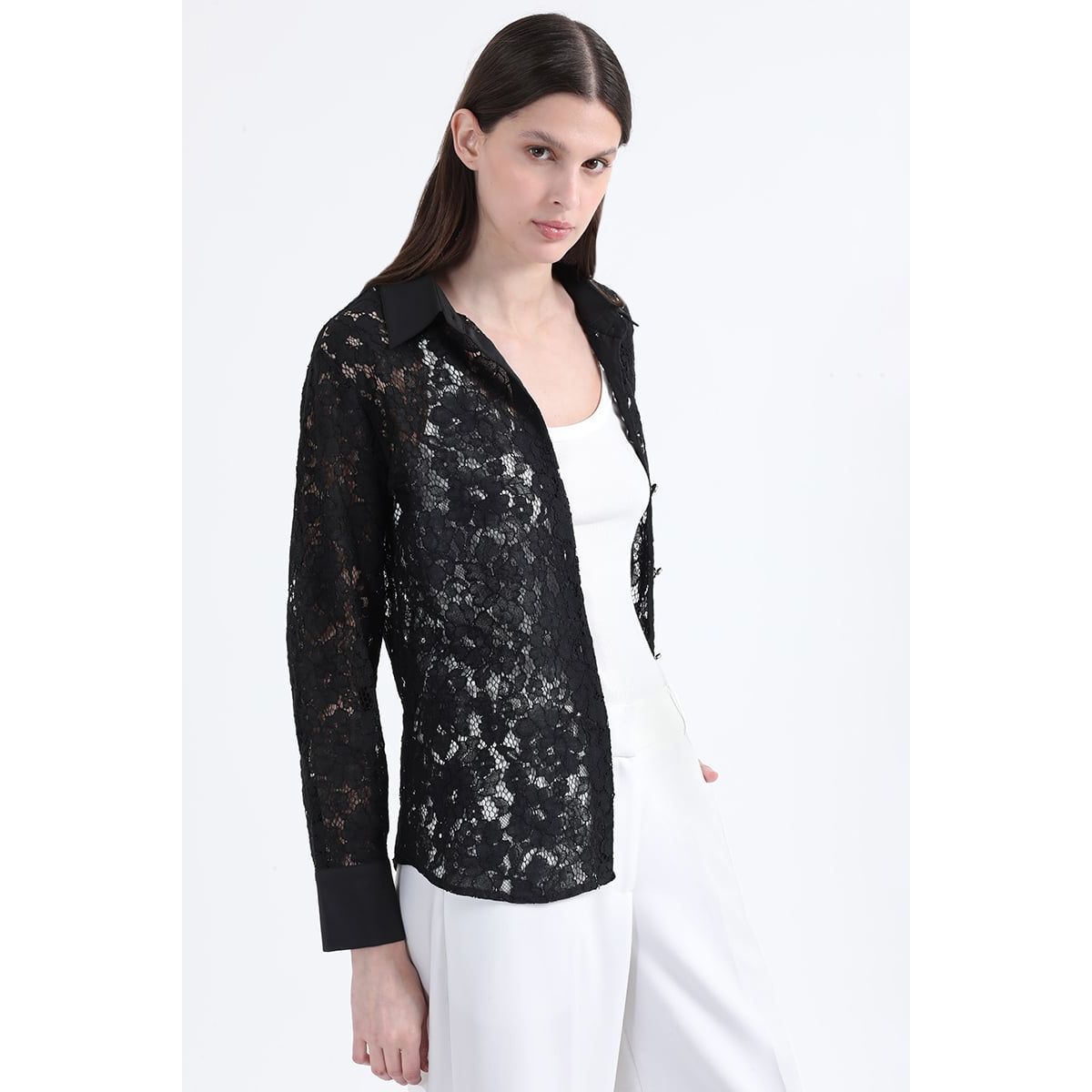 LIOLA - Blusa Encaje Boton Fantasia, Negro Liola