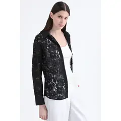 LIOLA - Blusa Encaje Boton Fantasia, Negro
