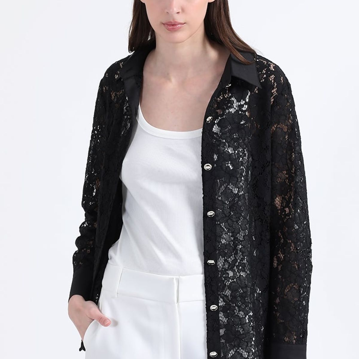 LIOLA - Blusa Encaje Boton Fantasia, Negro Liola