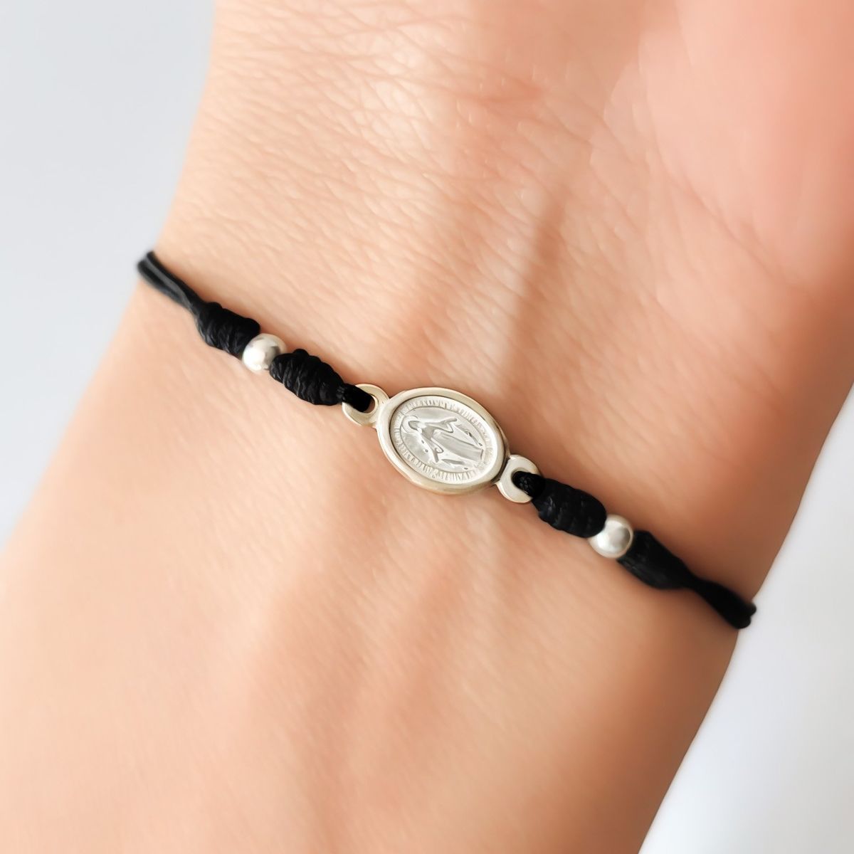 COGGIOLA - Pulsera Virgen De Los Rayos Plata Fina 925 Cordón Negro