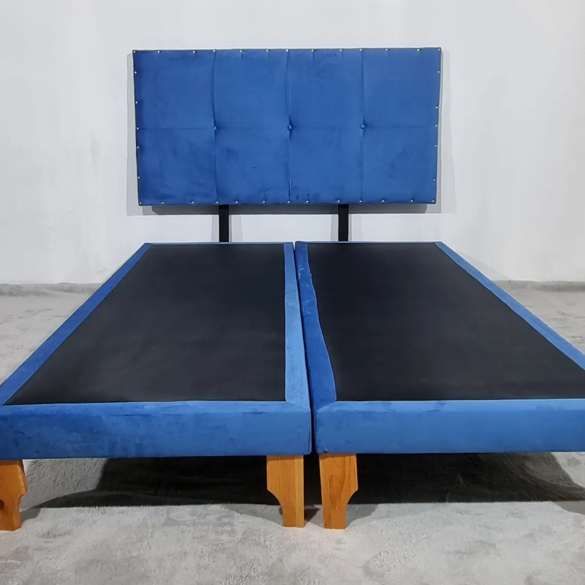 DISEÑOS VALESTRINI - CAMA EUROPEA KING FELPA AZUL