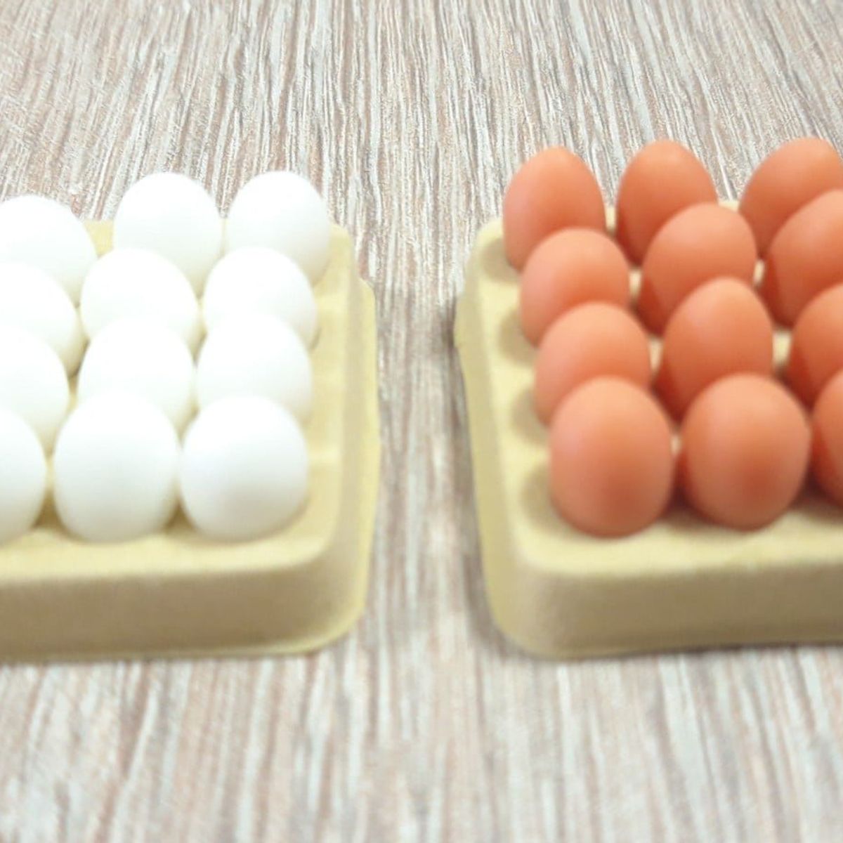 ALEX TOYS - Pack 2 bandejas y 32 huevos de plastico, tamaño 4*4cm.