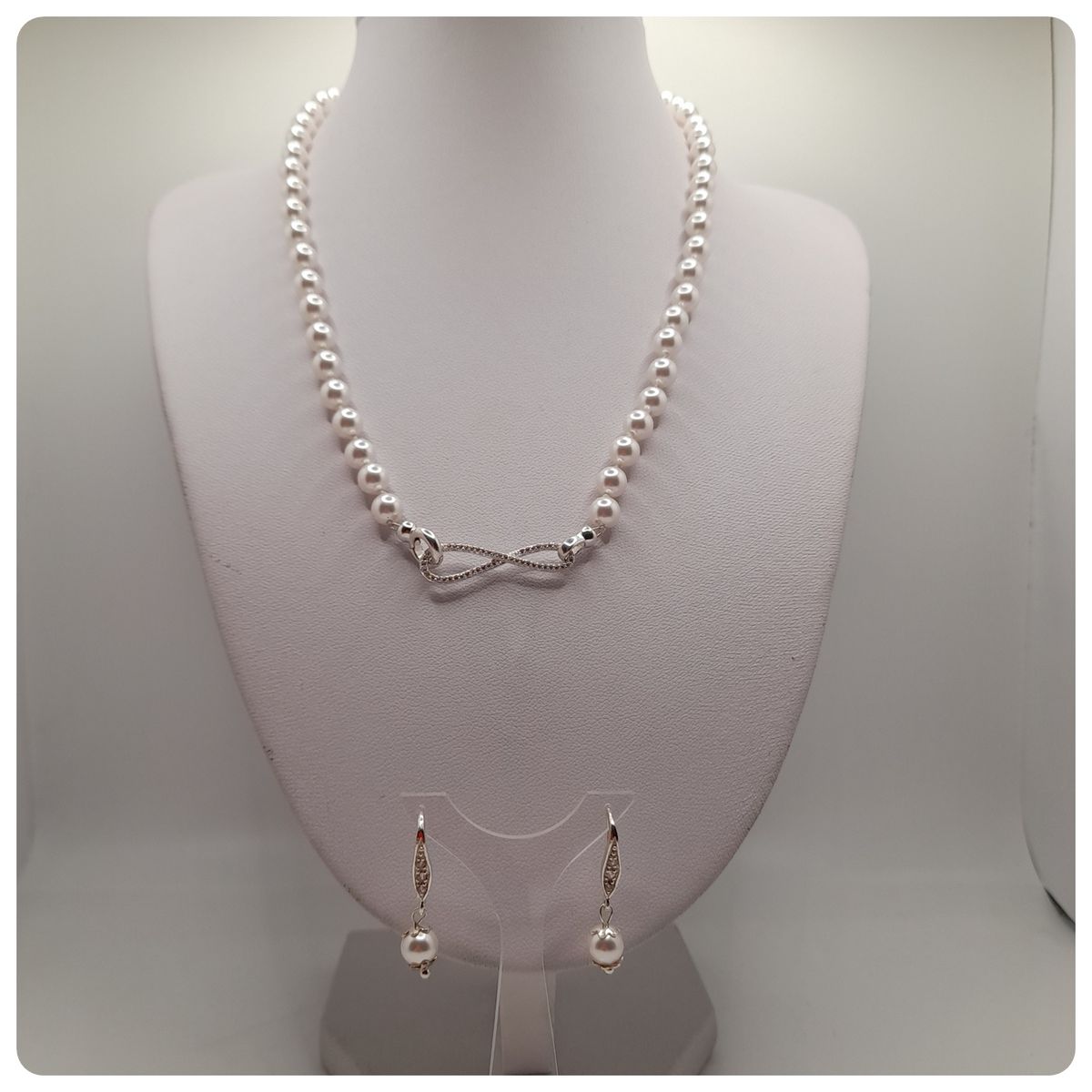 CAT JOYAS - Collar + aros de perlas Swarovski   con broche de plata y circones.