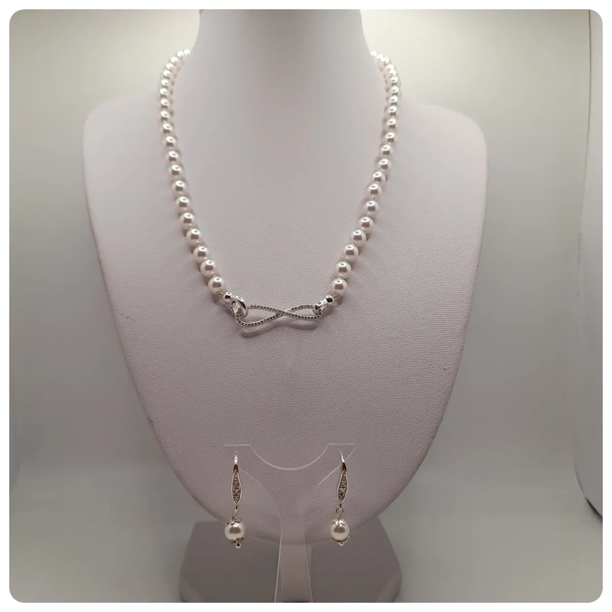 CAT JOYAS - Collar + aros de perlas Swarovski   con broche de plata y circones.