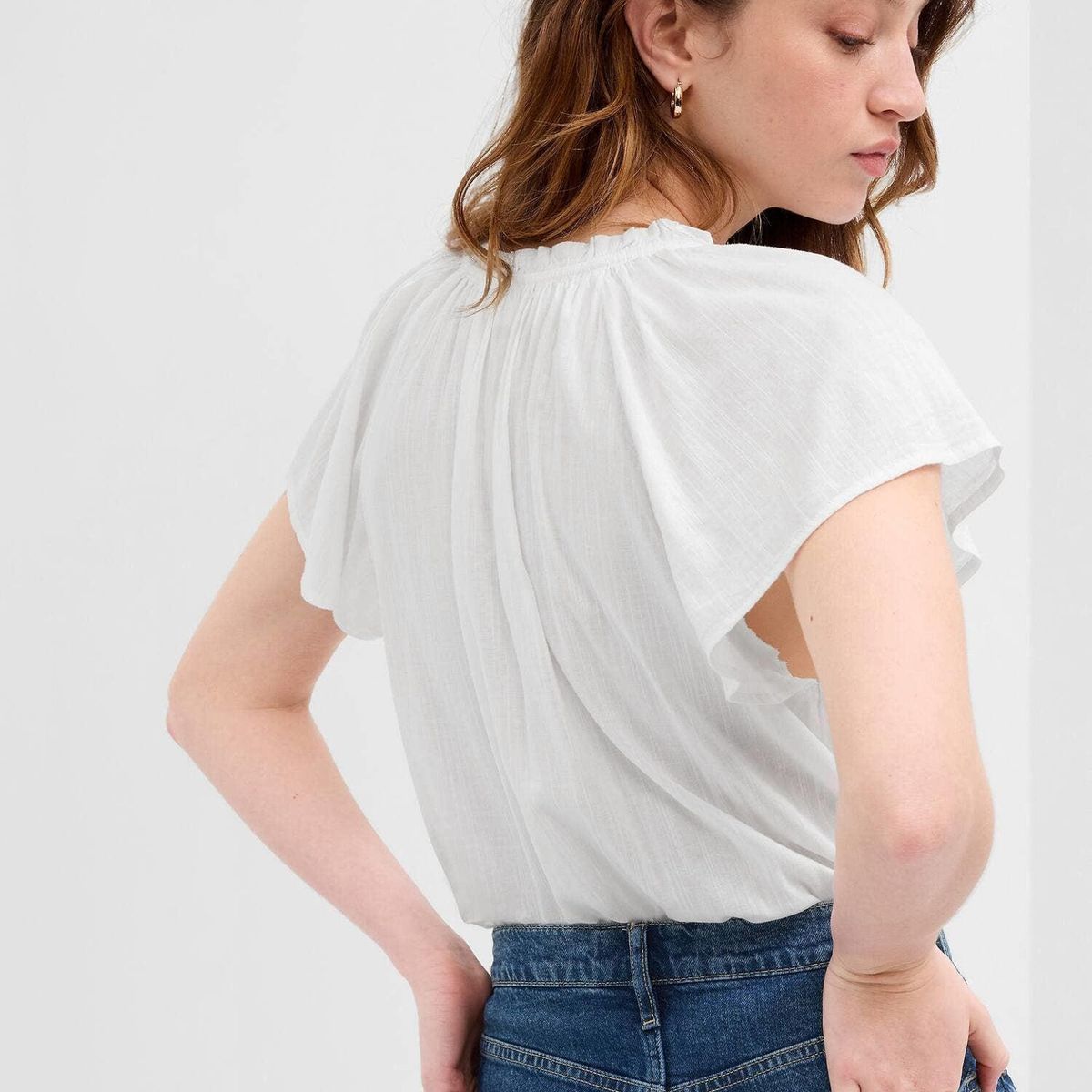 GAP - Blusa Cuello V Manga Con Vuelos Blanca Gris GAP