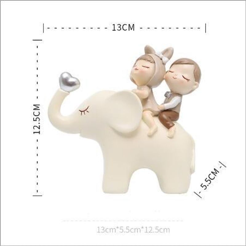 BILBOLA - Pareja de niños sentados en elefante crema