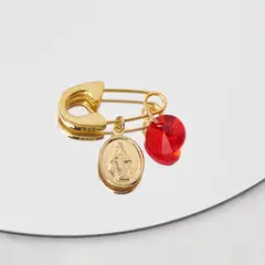 BY LAS CAYETANAS - Ganchito de protección gold Virgen de los Rayos y cristal rojo