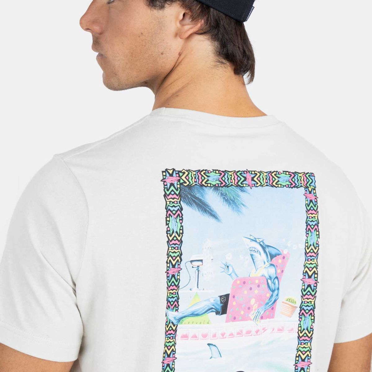 MAUI AND SONS - Polera MC Relax Pool Beige Hombre Maui And Sons