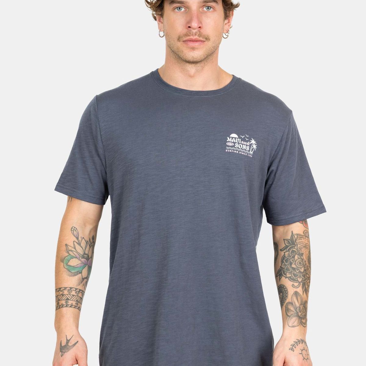 MAUI AND SONS - Polera MC Surfing Since  Gris Hombre Maui And Sons