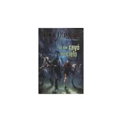 LATINBOOKS - Lo Que Cayo Del Cielo (Troll Hunters Cazadores De Troll 1)