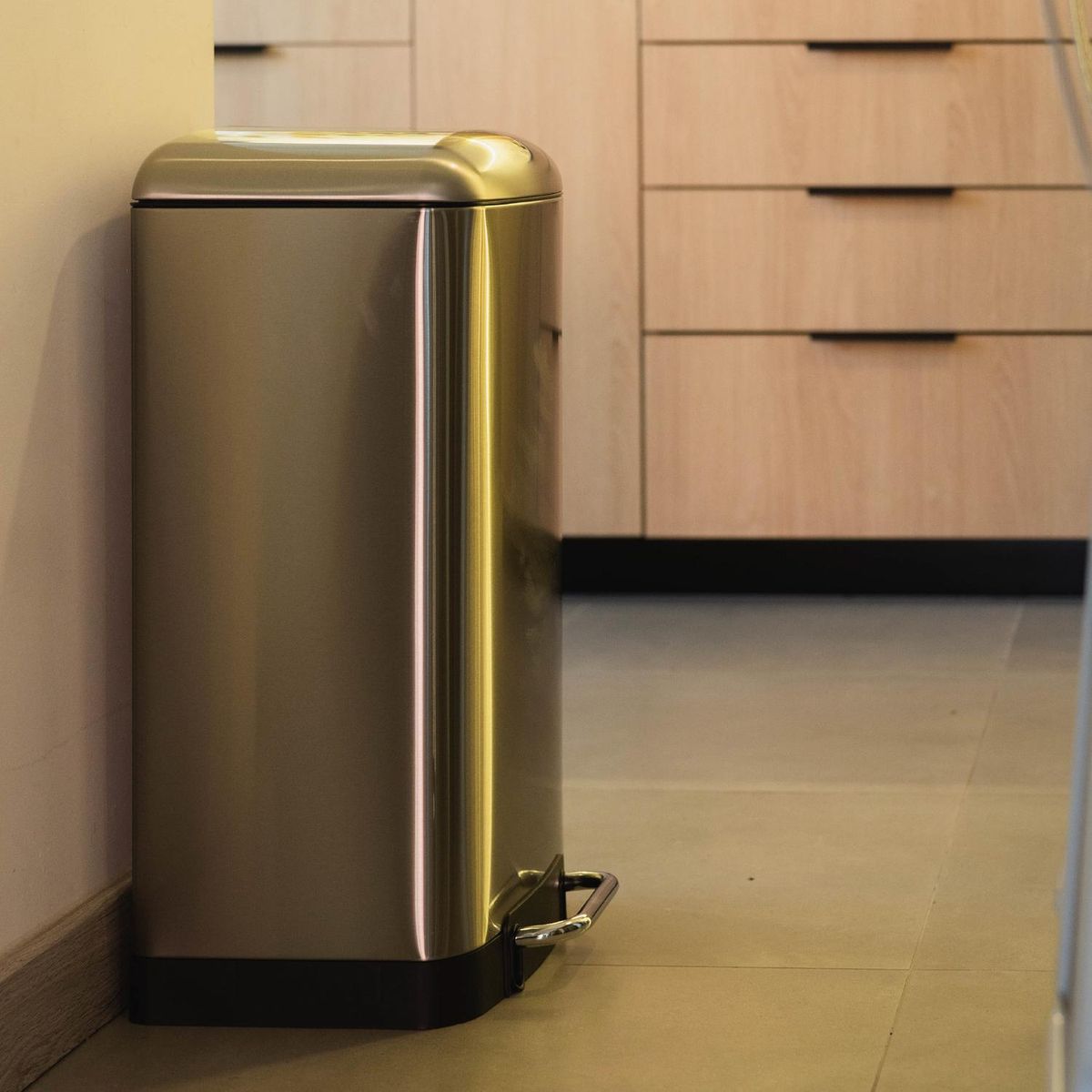 SIMPLIT - Basurero Cocina Iron 40lts Pedal Acero Inox Simplit