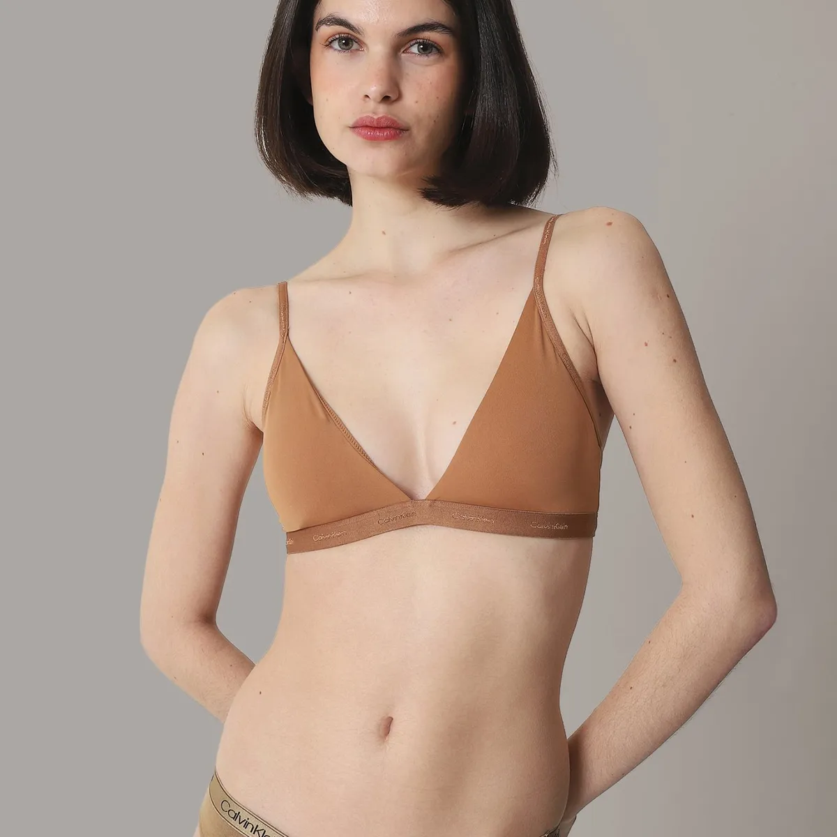 CALVIN KLEIN - Bralette Triángulo Natural Café Calvin Klein