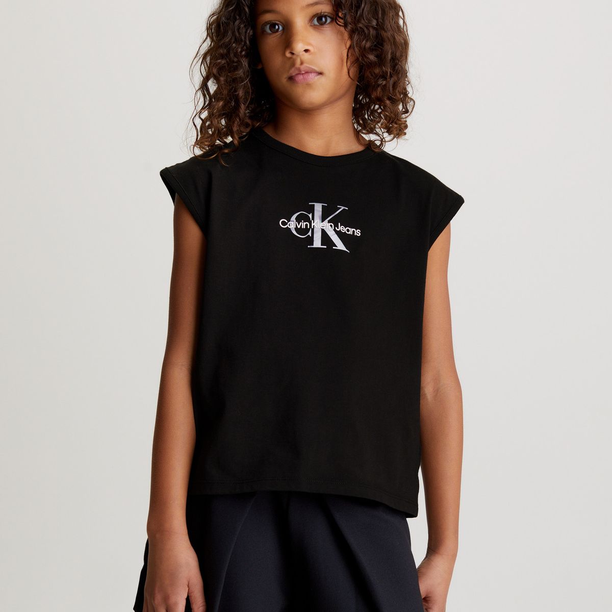 CALVIN KLEIN - Polera Niño Monologo Relaxed Negro Calvin Klein