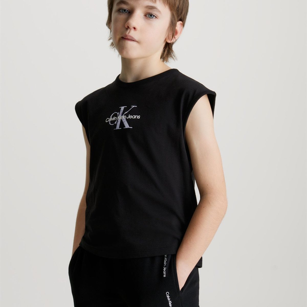 CALVIN KLEIN - Polera Niño Monologo Relaxed Negro Calvin Klein