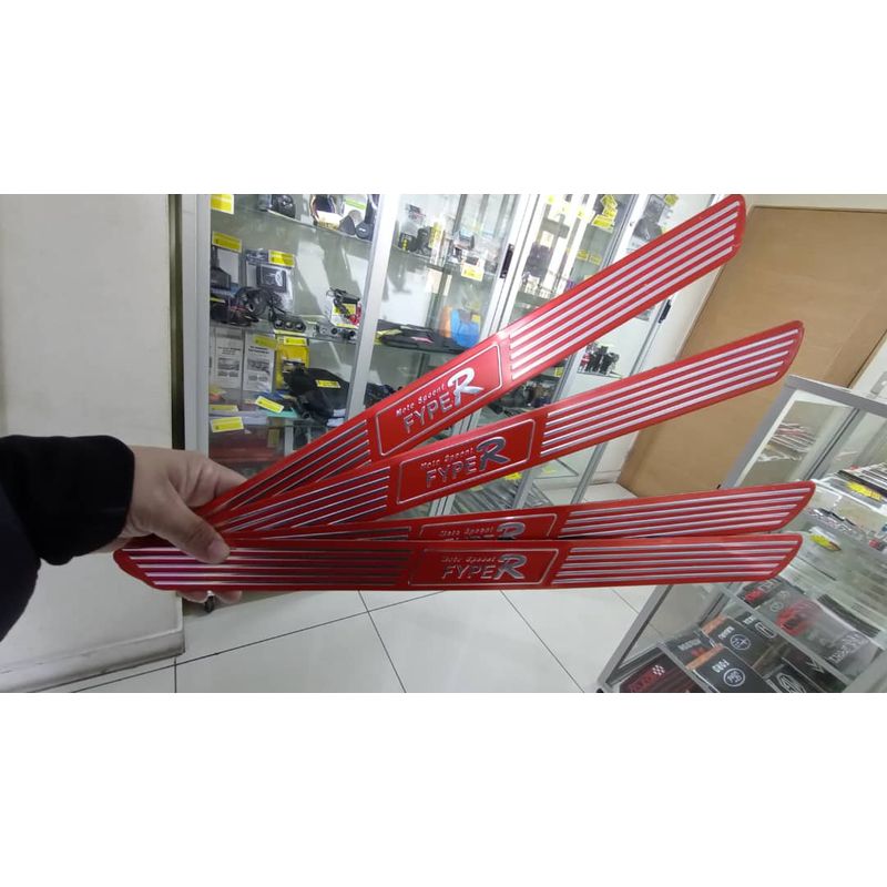 GENERICO - SET DE 4 cubre socalos pisaderas puertas autos fyper rojo