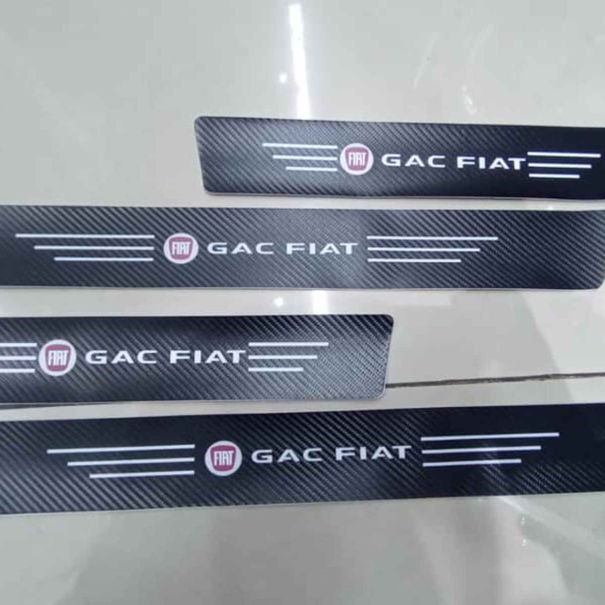 GENERICO - Cubre socalo pisaderas pegatina fibra carbono fiat