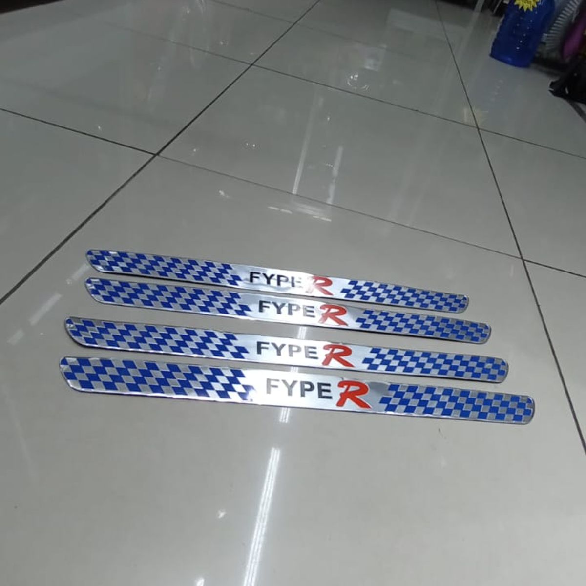 GENERICO - SET DE 4 cubre socalos pisaderas puertas autos fyper AZUL