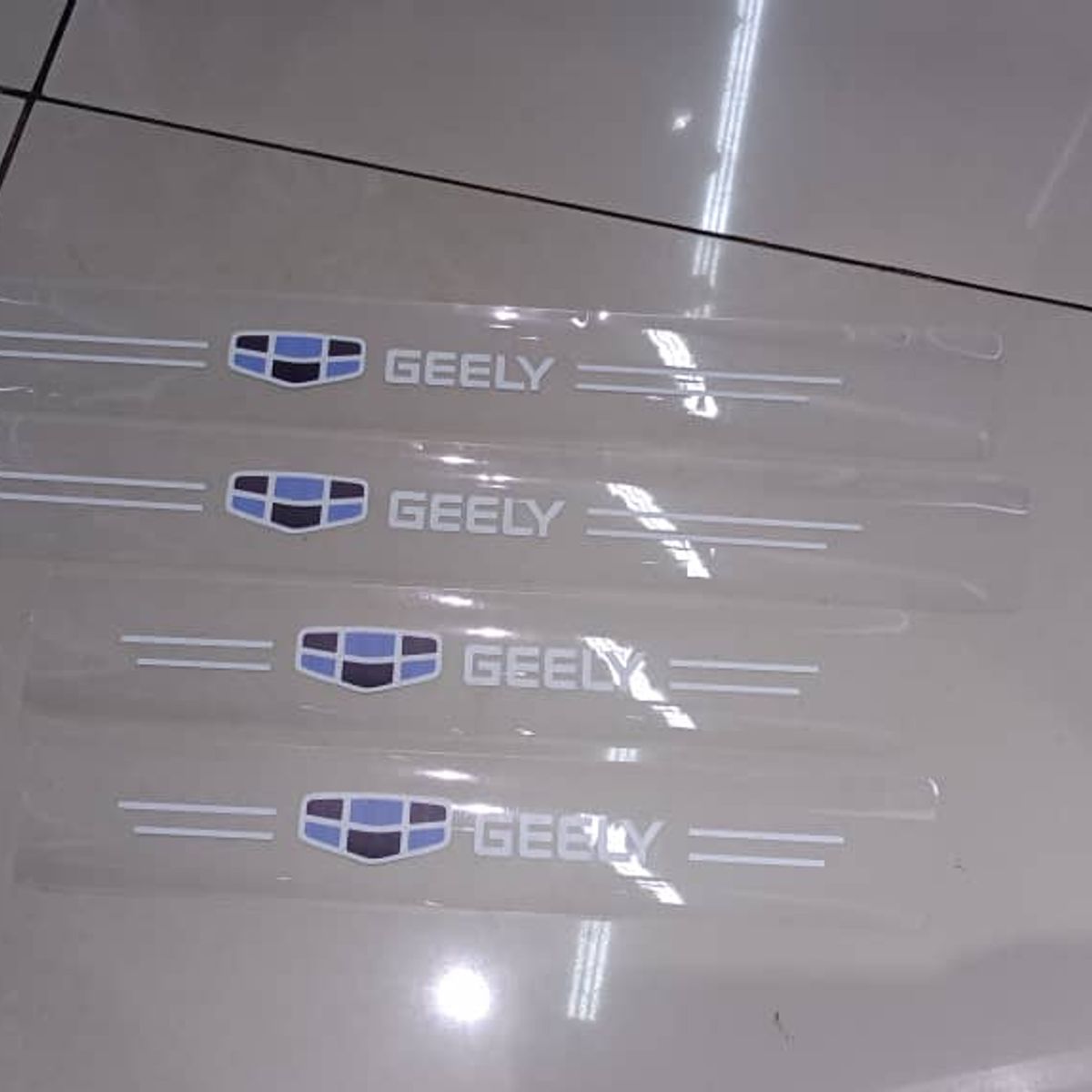 GENERICO - Cubre socalo pisaderas pegatina fibra de carbono GELLY