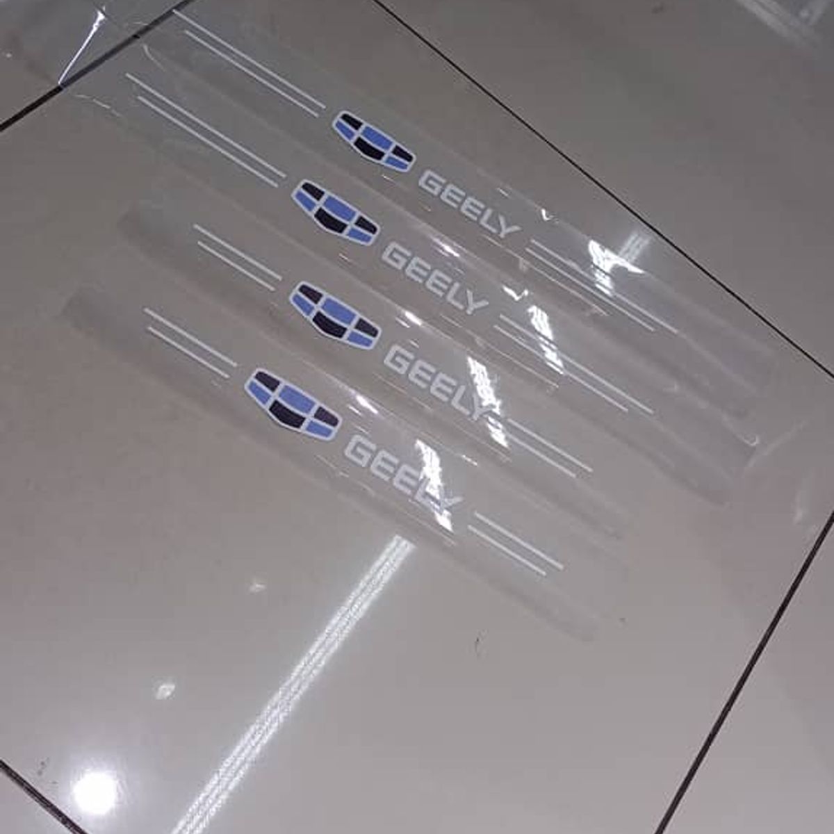 GENERICO - Cubre socalo pisaderas pegatina fibra de carbono GELLY