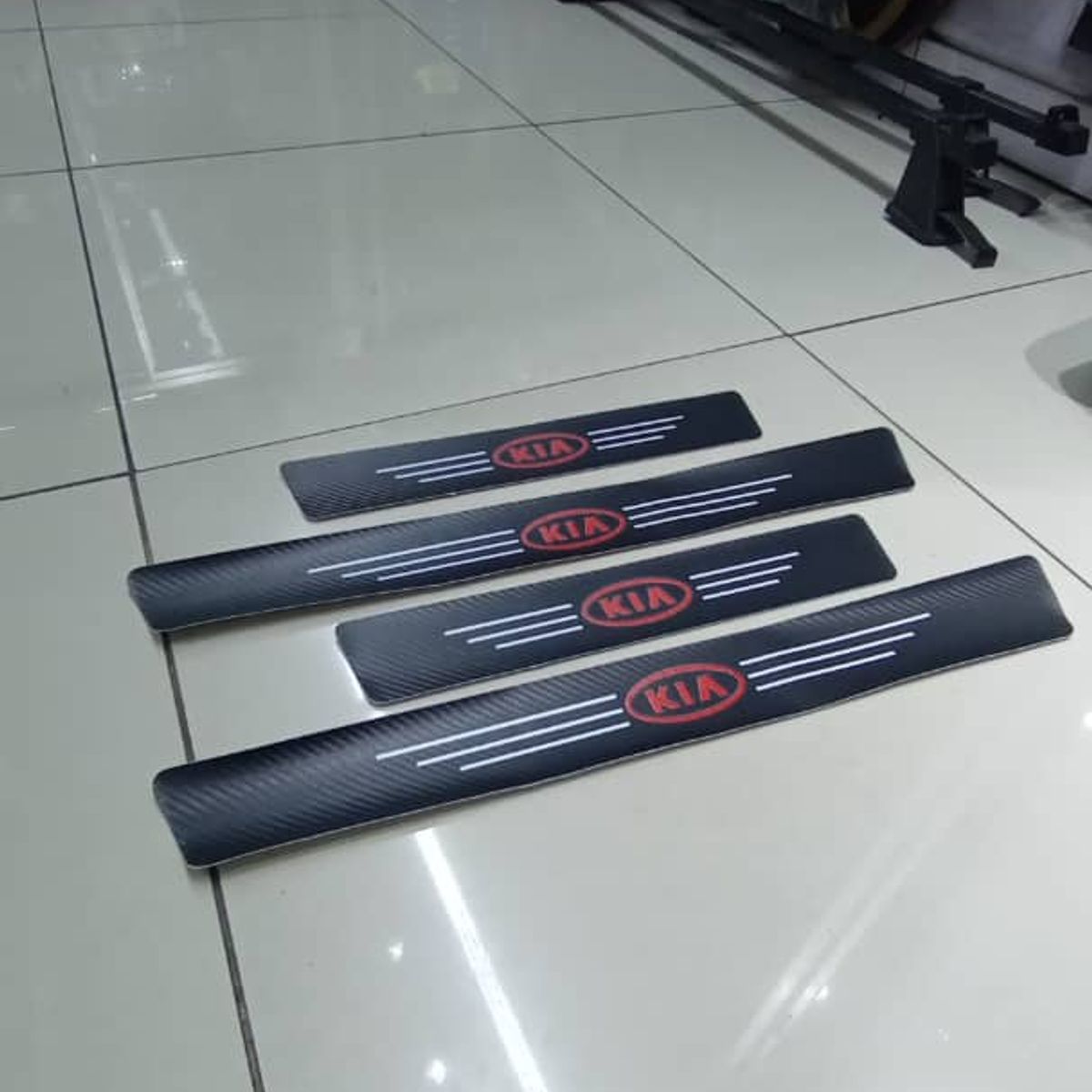 GENERICO - Cubre socalo pisaderas pegatina fibra carbono kia