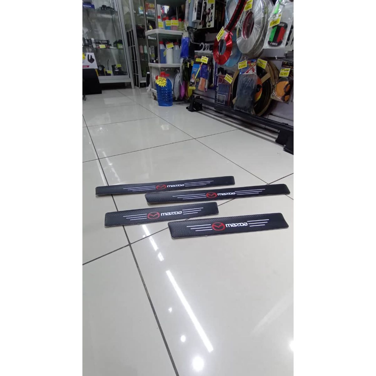 GENERICO - Cubre socalo pisaderas pegatina fibra de carbono mazda