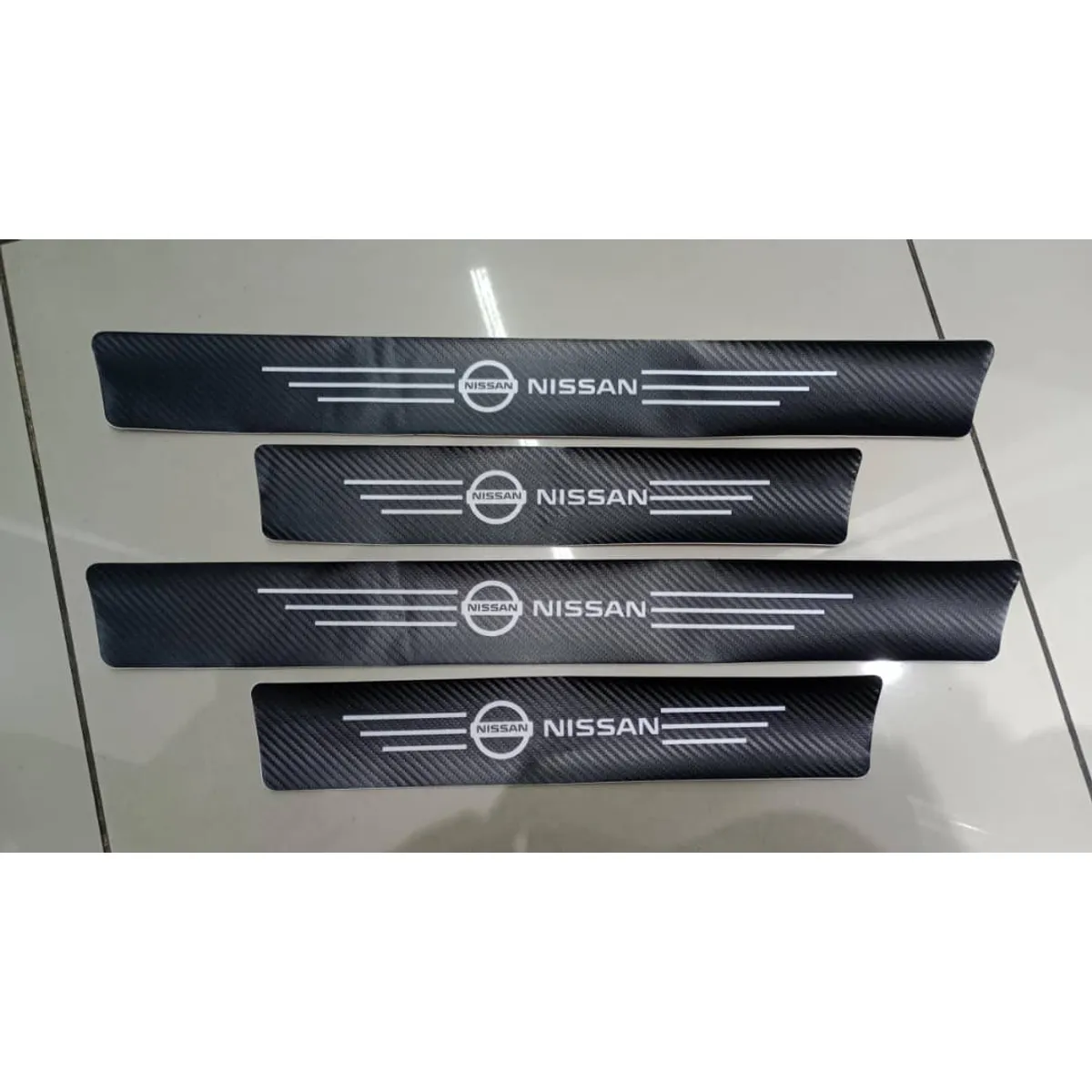 GENERICO - Cubre socalo pisaderas pegatina fibra carbono nissan