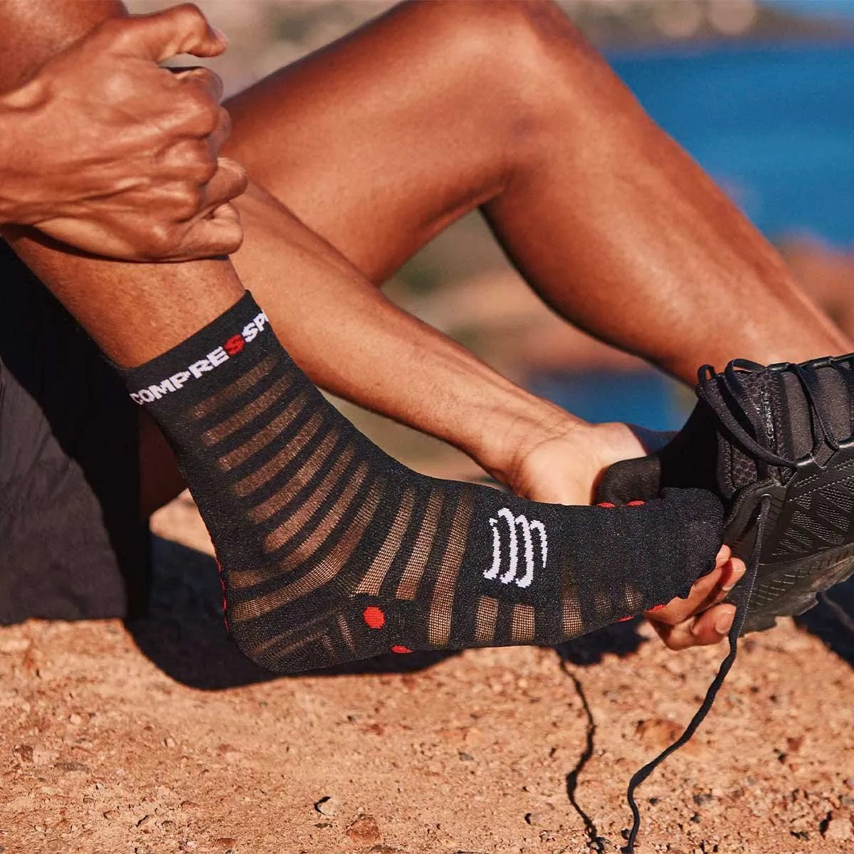 COMPRESSPORT - Calcetín Pro Racing Ultralight V4.0 RunHigh Blackk