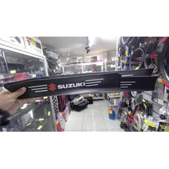 GENERICO - Cubre socalo pisaderas pegatina fibra carbono suzuki