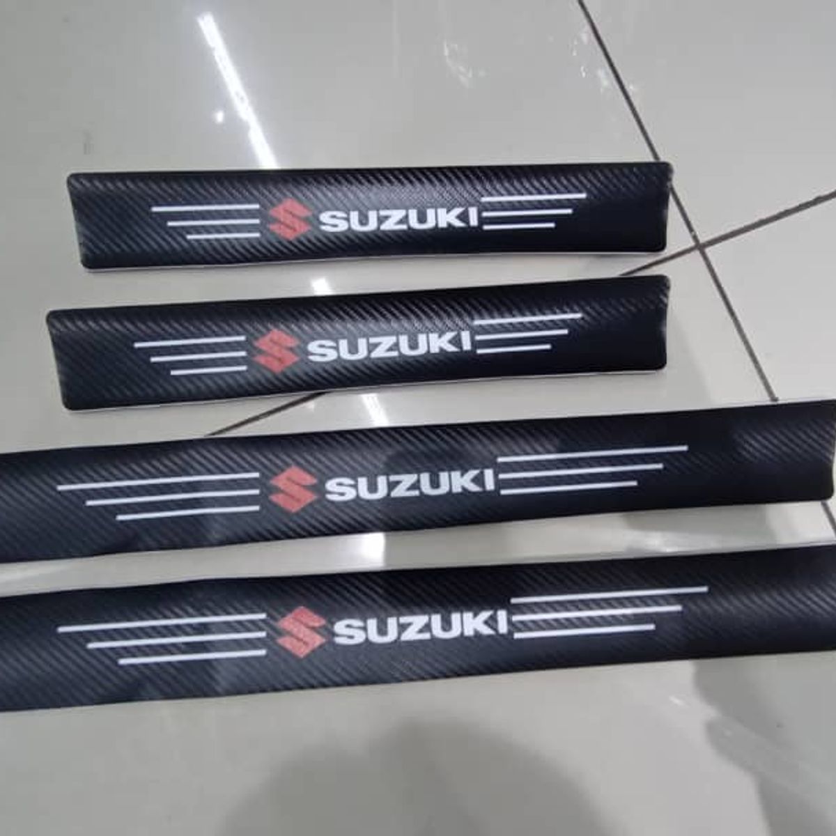 GENERICO - Cubre socalo pisaderas pegatina fibra carbono suzuki