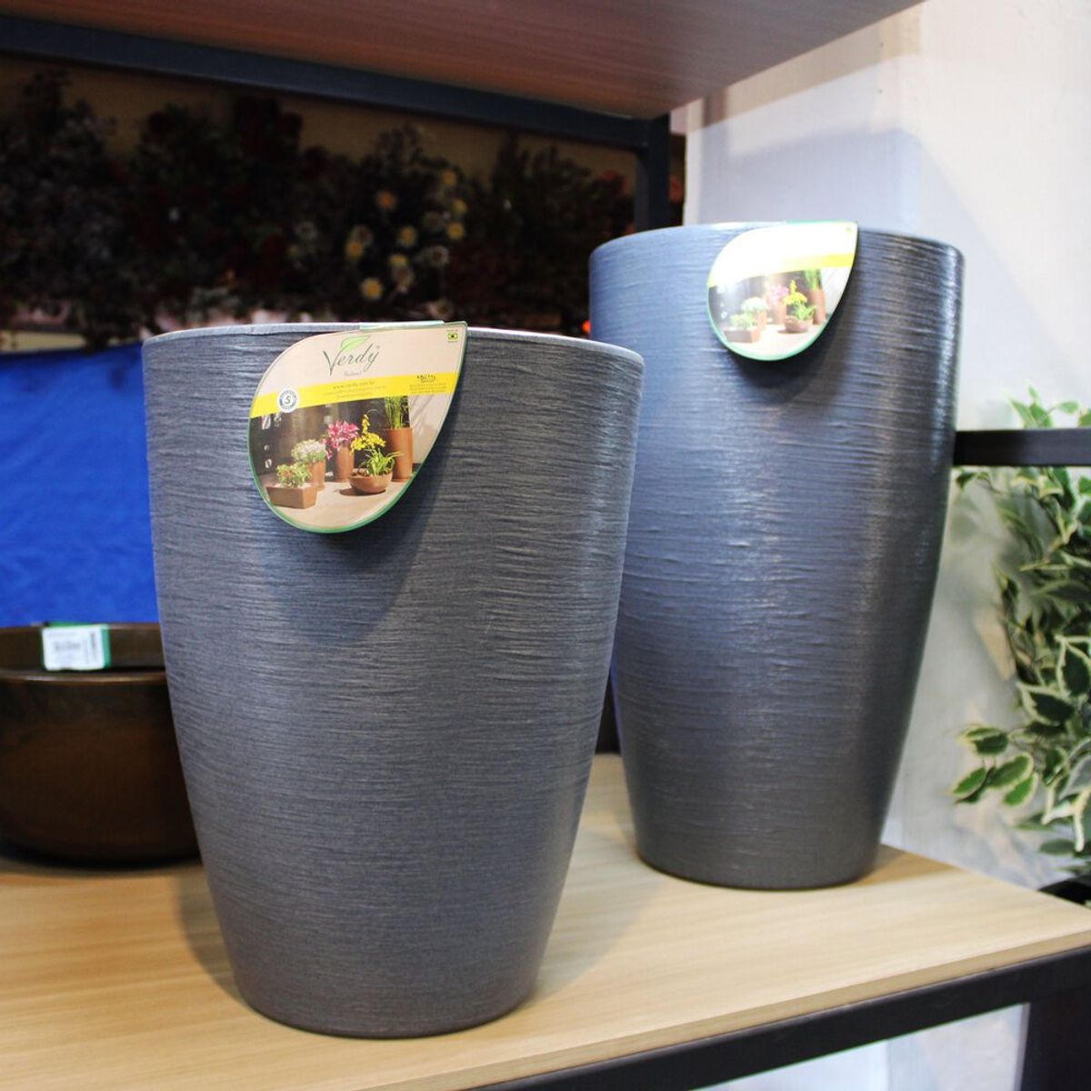 VERDY - Maceta Pantanal Rústico Grafito 33x65cms Efecto Piedra Con Plato