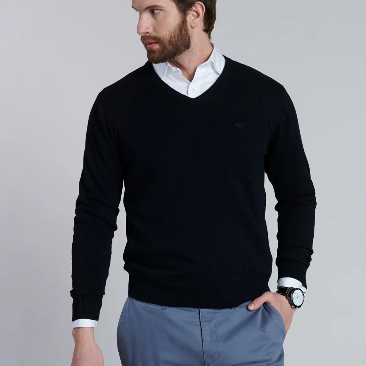 FEROUCH - Sweater Cuello V Negro Ferouch